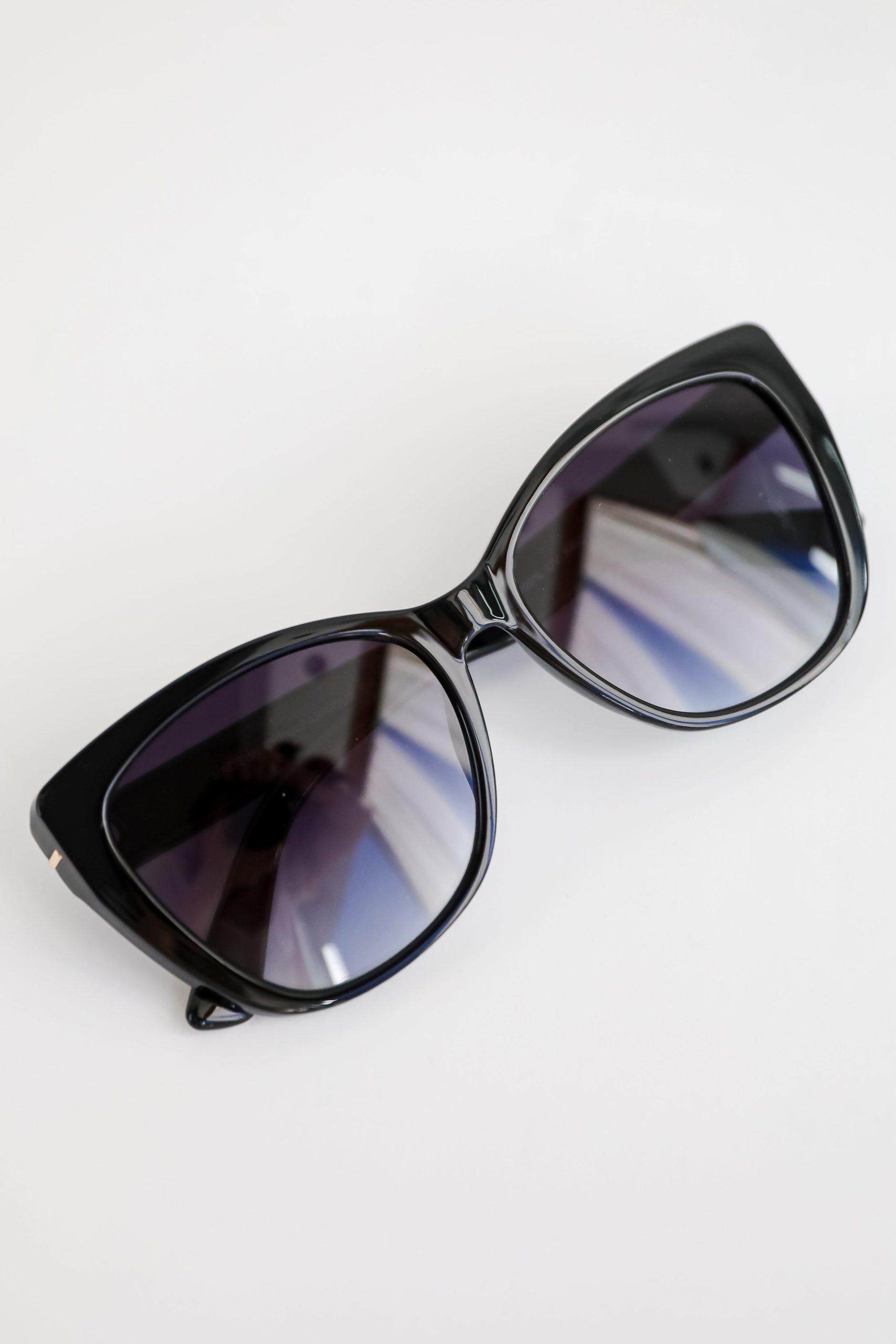 shopdressup_black_cat_eye_sunnies-3_f7d43589-67b3-44e0-a1dc-5f8137b0b0bc.jpg