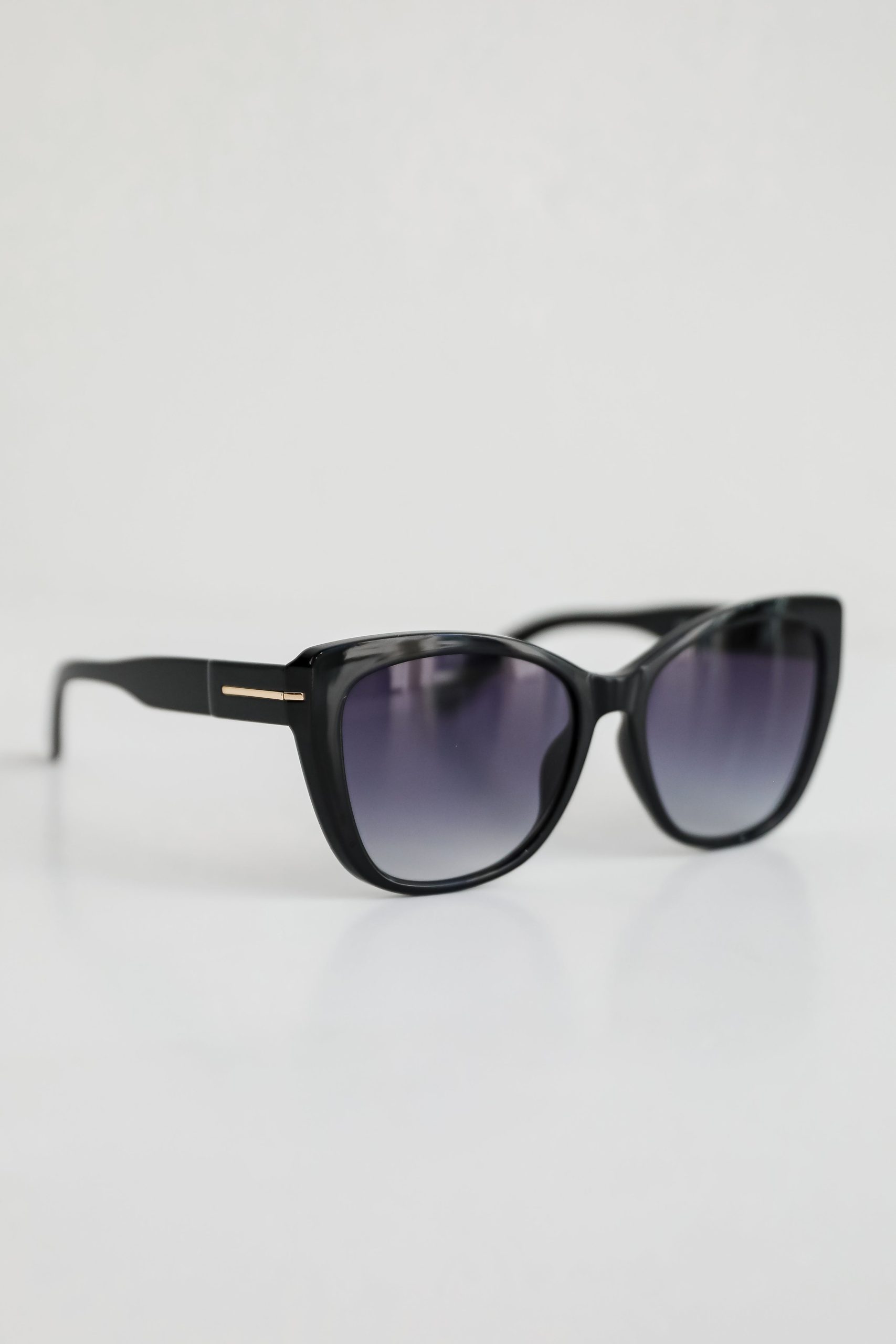 shopdressup_black_cat_eye_sunnies-6.jpg