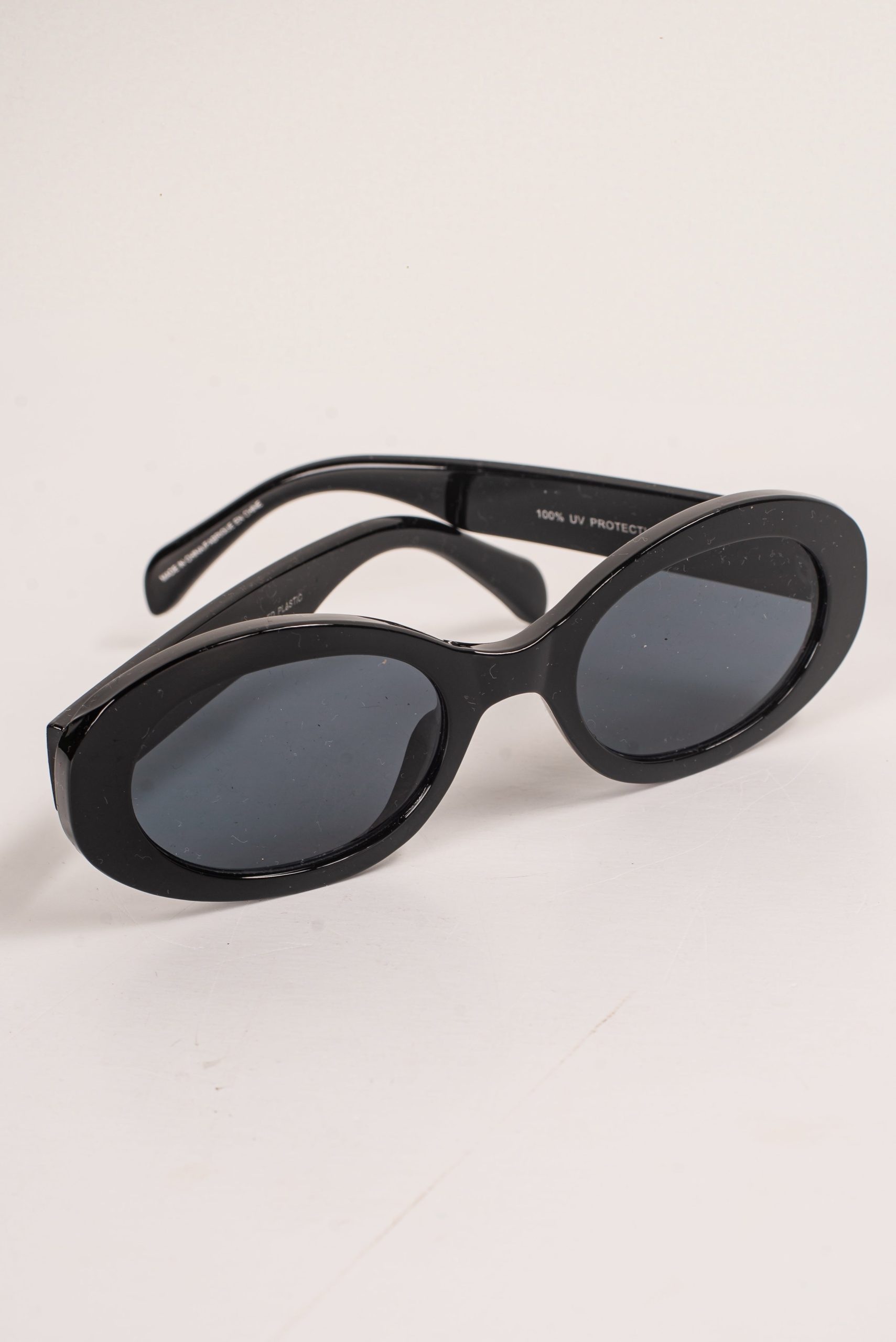 shopdressup_black_oval_frame_sunnies-2.jpg