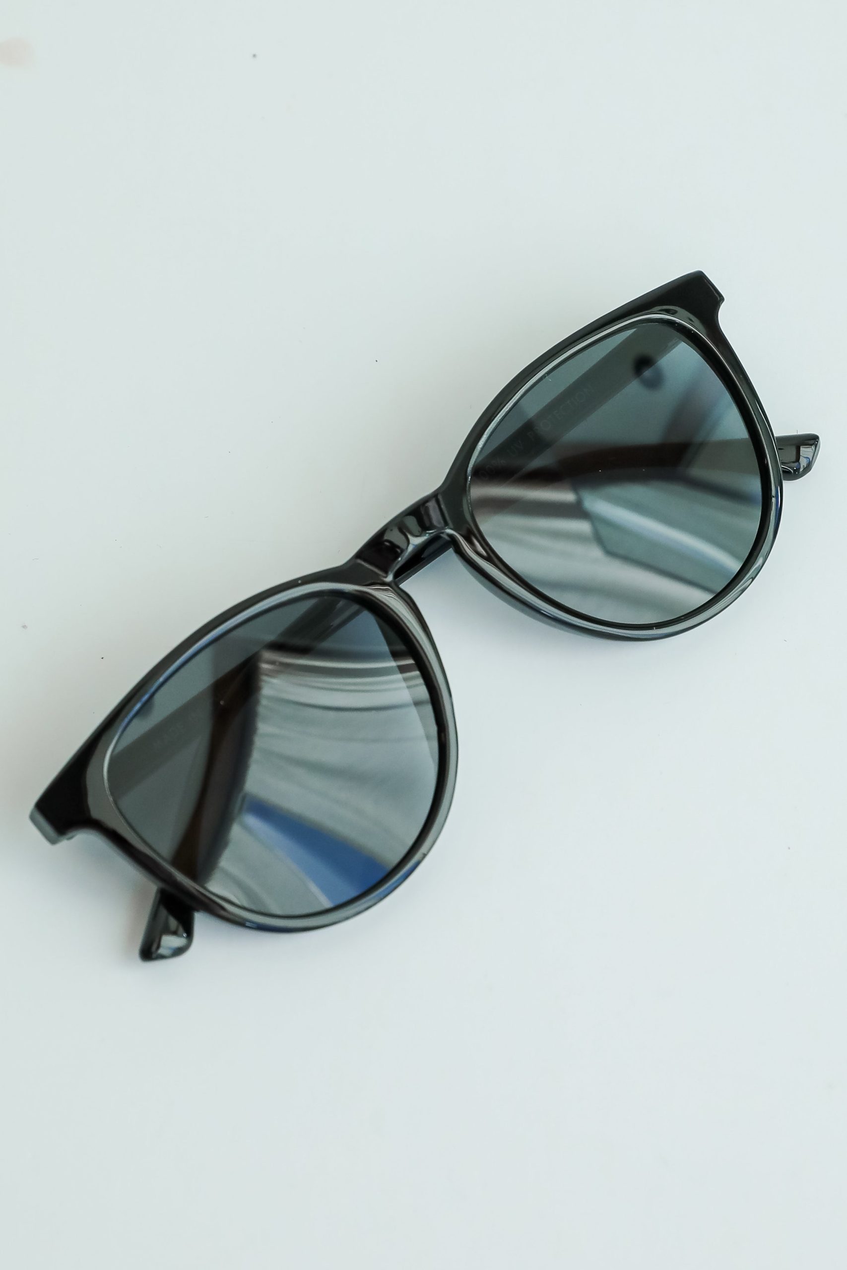 shopdressup_black_round_sunnies-2.jpg