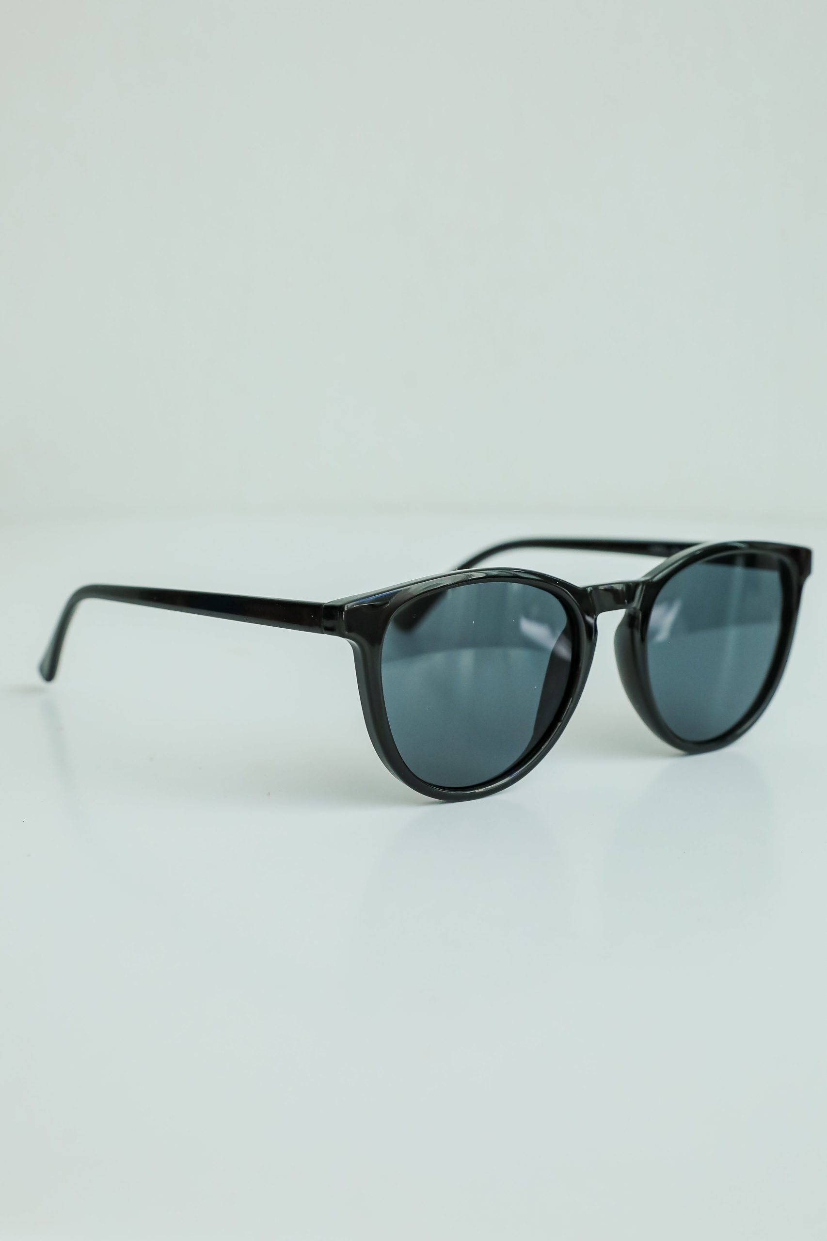shopdressup_black_round_sunnies-5.jpg