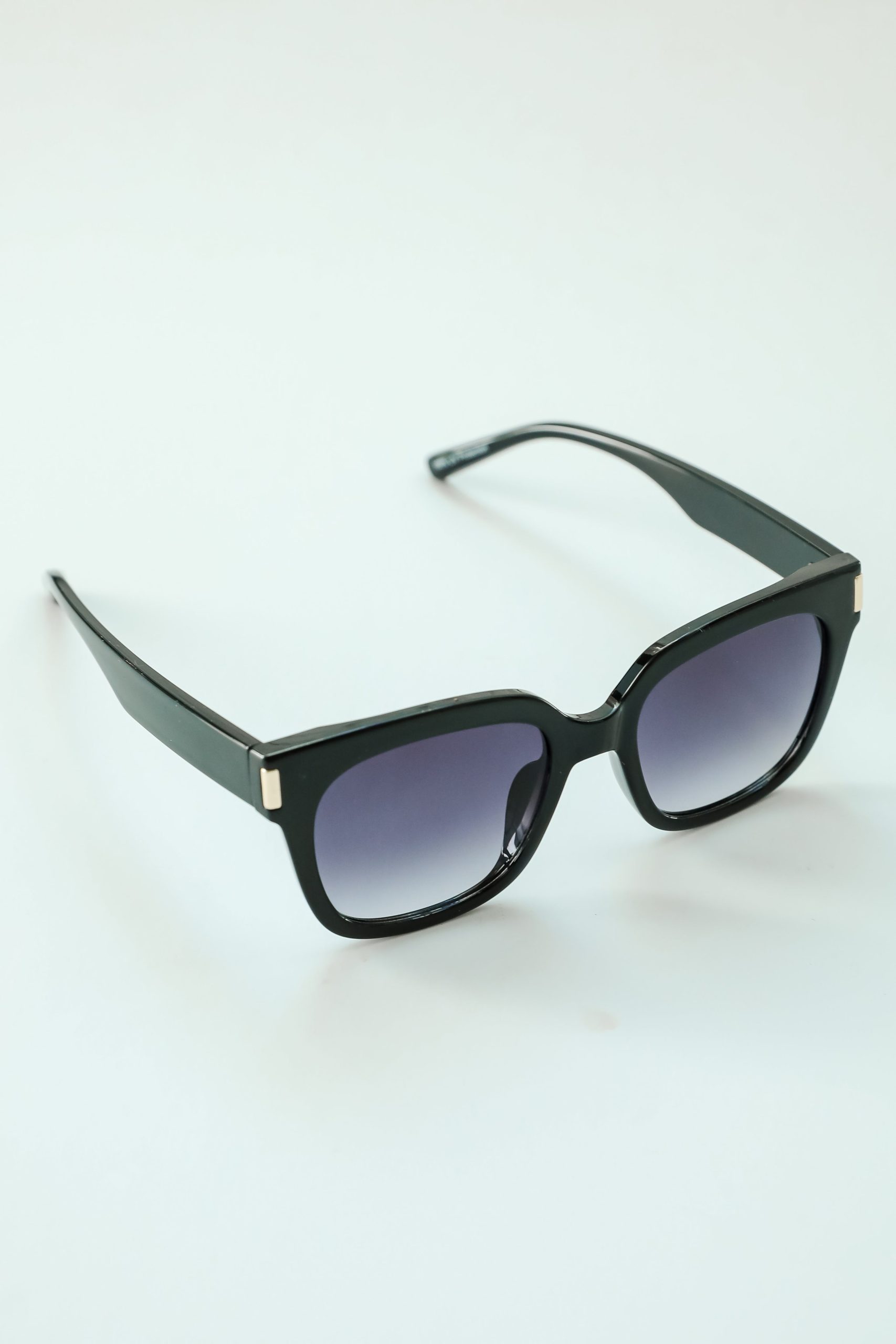 shopdressup_black_square_sunglasses-5_55ddf9ee-1a29-461a-9d4c-59eef19bbd8e.jpg