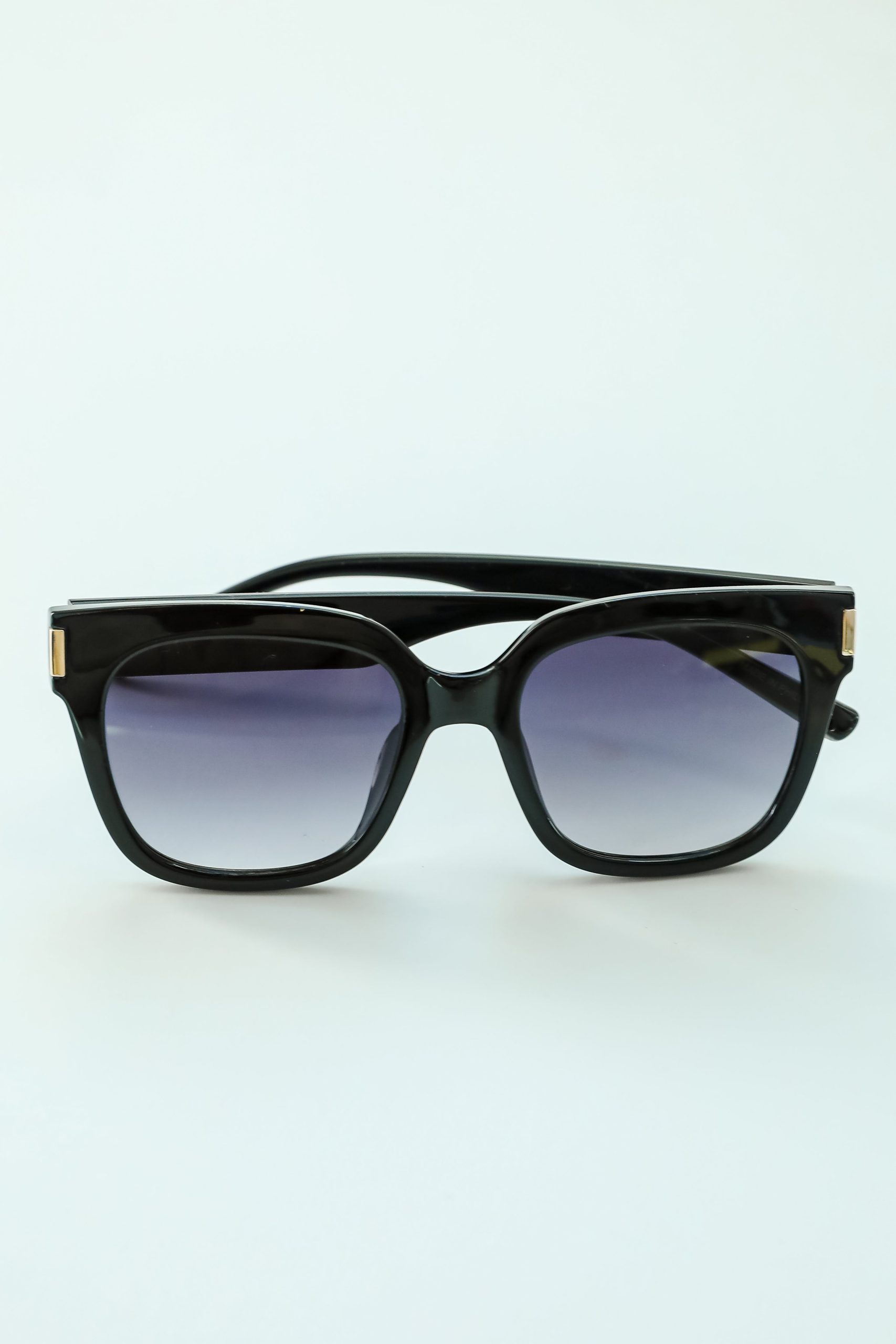 shopdressup_black_square_sunglasses-7_32700079-dbdc-4c1b-a35c-f0102a7cf74f.jpg