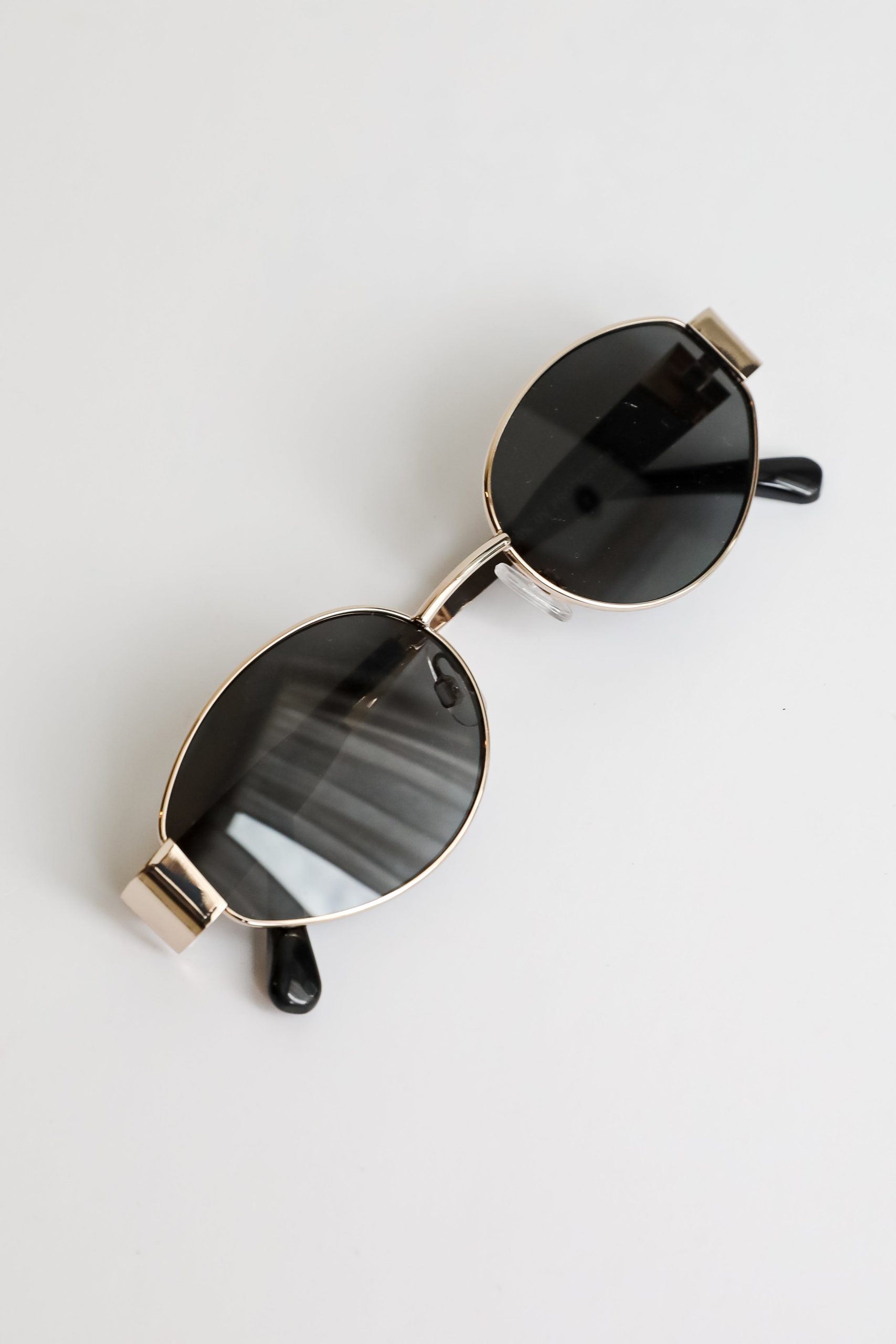 shopdressup_gold_oval_sunnies-2.jpg