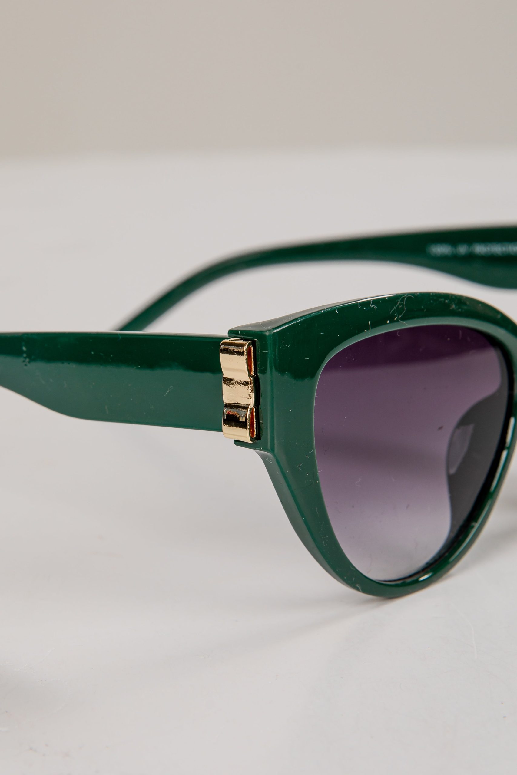 shopdressup_green_cat_eye_sunnies-4.jpg