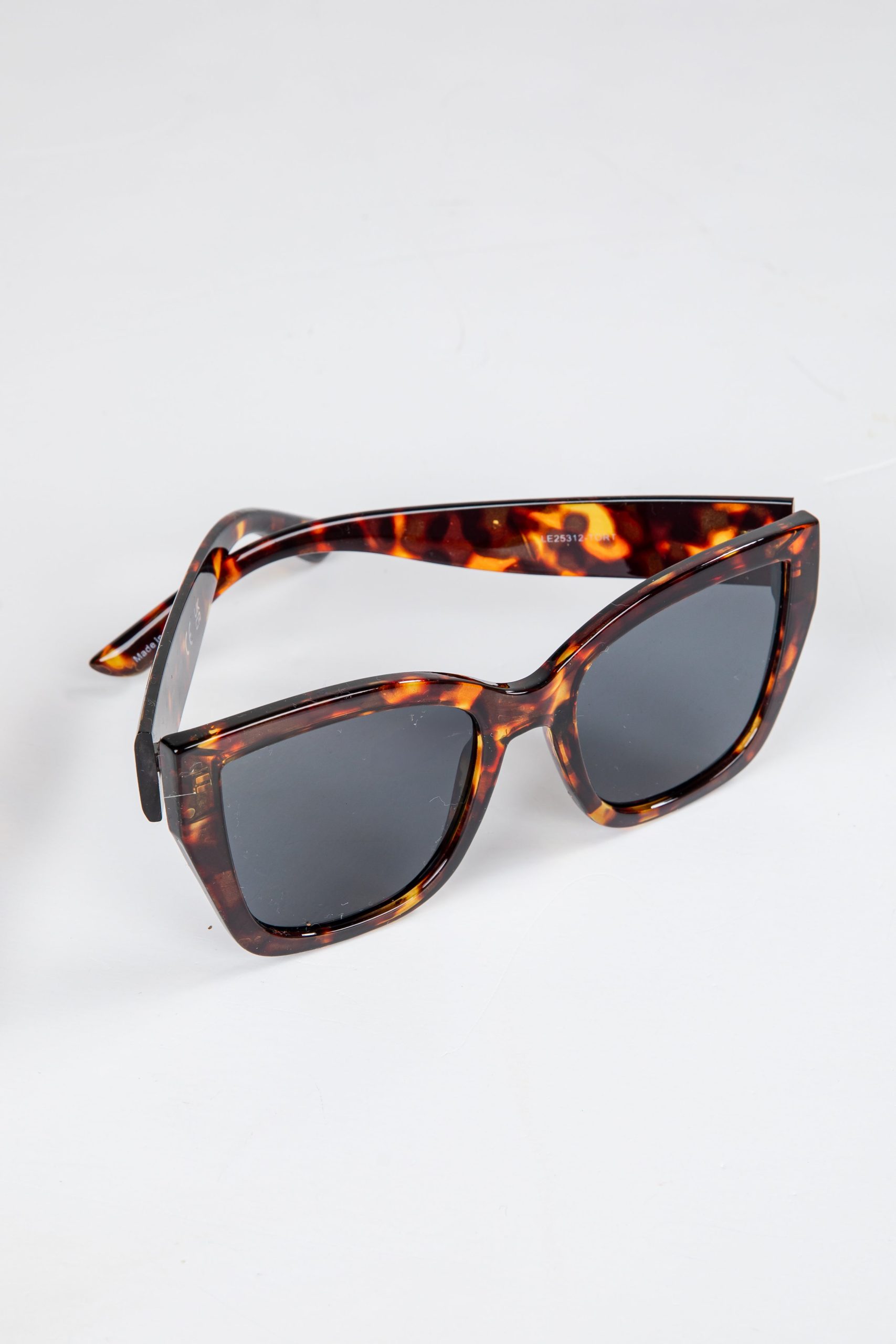 shopdressup_tortoise_square_sunglasses-2.jpg