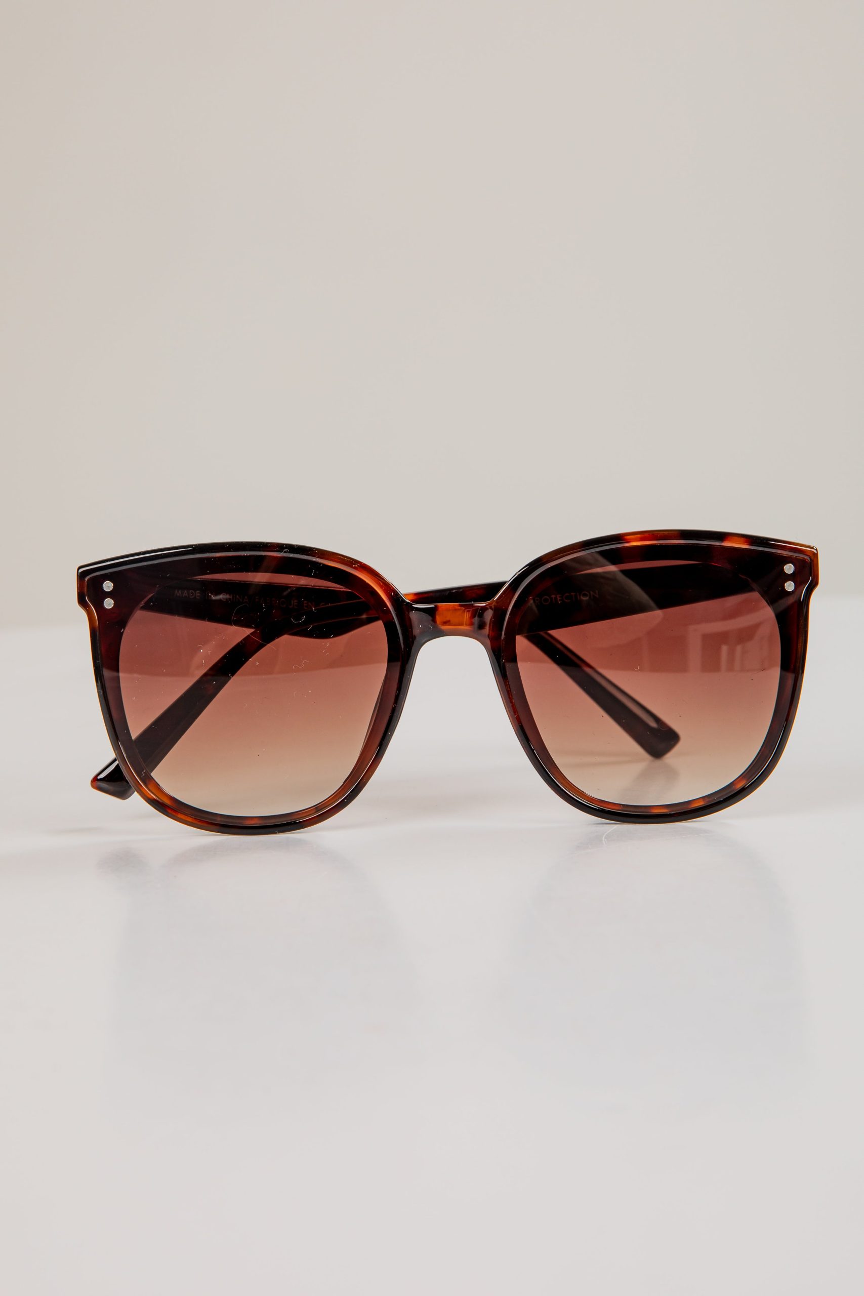shopdressup_tortoise_square_sunnies-2.jpg